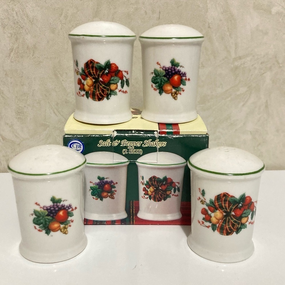 Vtg William James Ceramic Porcelain Holiday Salt And Pepper Shaker 2 Pair in Box